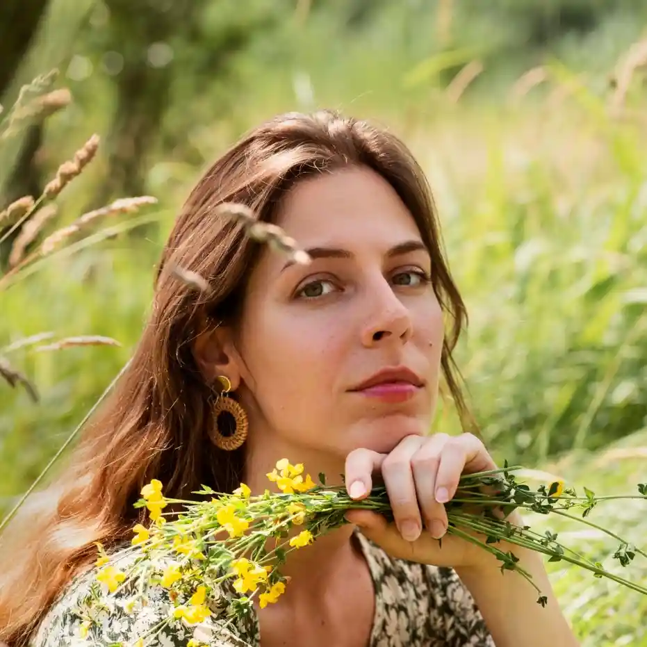 Porträt von Anna Vlasic Autorin von oekolifestyle.com mit Fokus auf Nachhaltigkeit Achtsamkeit und Umweltbewusstsein